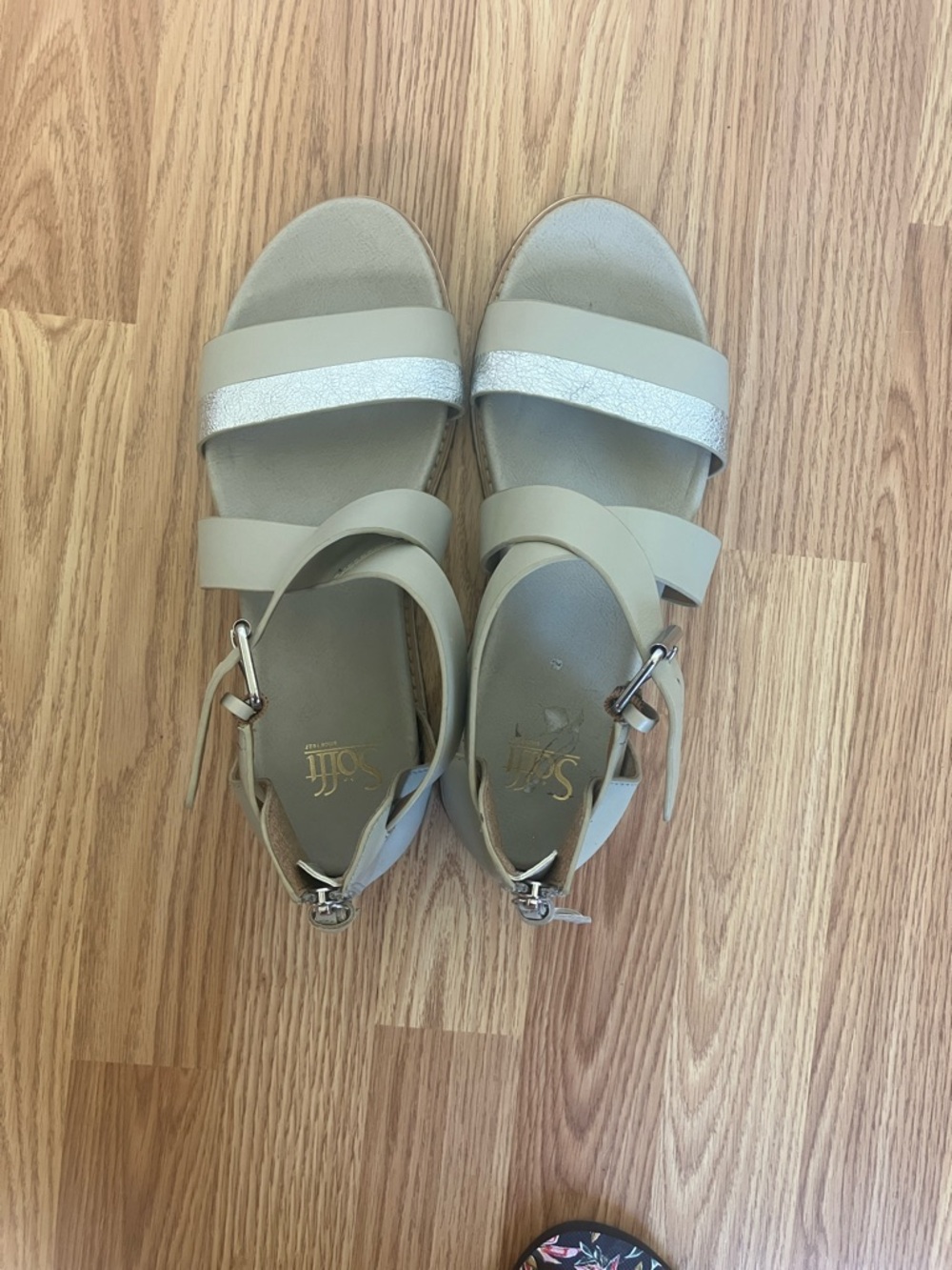 Sofft Forella Taupe Silver Metallic Women’s Beige Strappy leather sandals 9.5 - Picture 6 of 8